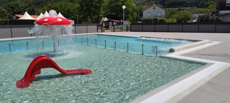 Hotel Chalet Pour 5 Personnes Equipe Sur Emplacement Privatif Dans Camping 4 Etoiles Appartenant Et Gere Par Un Particulier Foix Exteriér fotografie