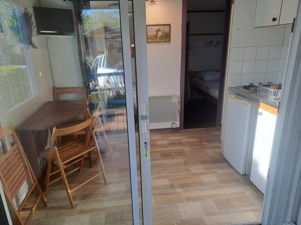 Hotel Chalet Pour 5 Personnes Equipe Sur Emplacement Privatif Dans Camping 4 Etoiles Appartenant Et Gere Par Un Particulier Foix Exteriér fotografie
