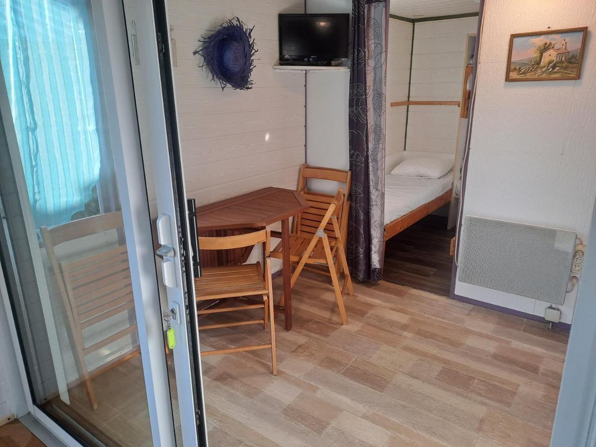 Hotel Chalet Pour 5 Personnes Equipe Sur Emplacement Privatif Dans Camping 4 Etoiles Appartenant Et Gere Par Un Particulier Foix Exteriér fotografie