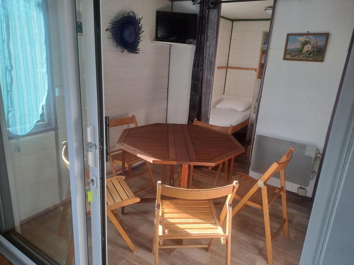 Hotel Chalet Pour 5 Personnes Equipe Sur Emplacement Privatif Dans Camping 4 Etoiles Appartenant Et Gere Par Un Particulier Foix Exteriér fotografie