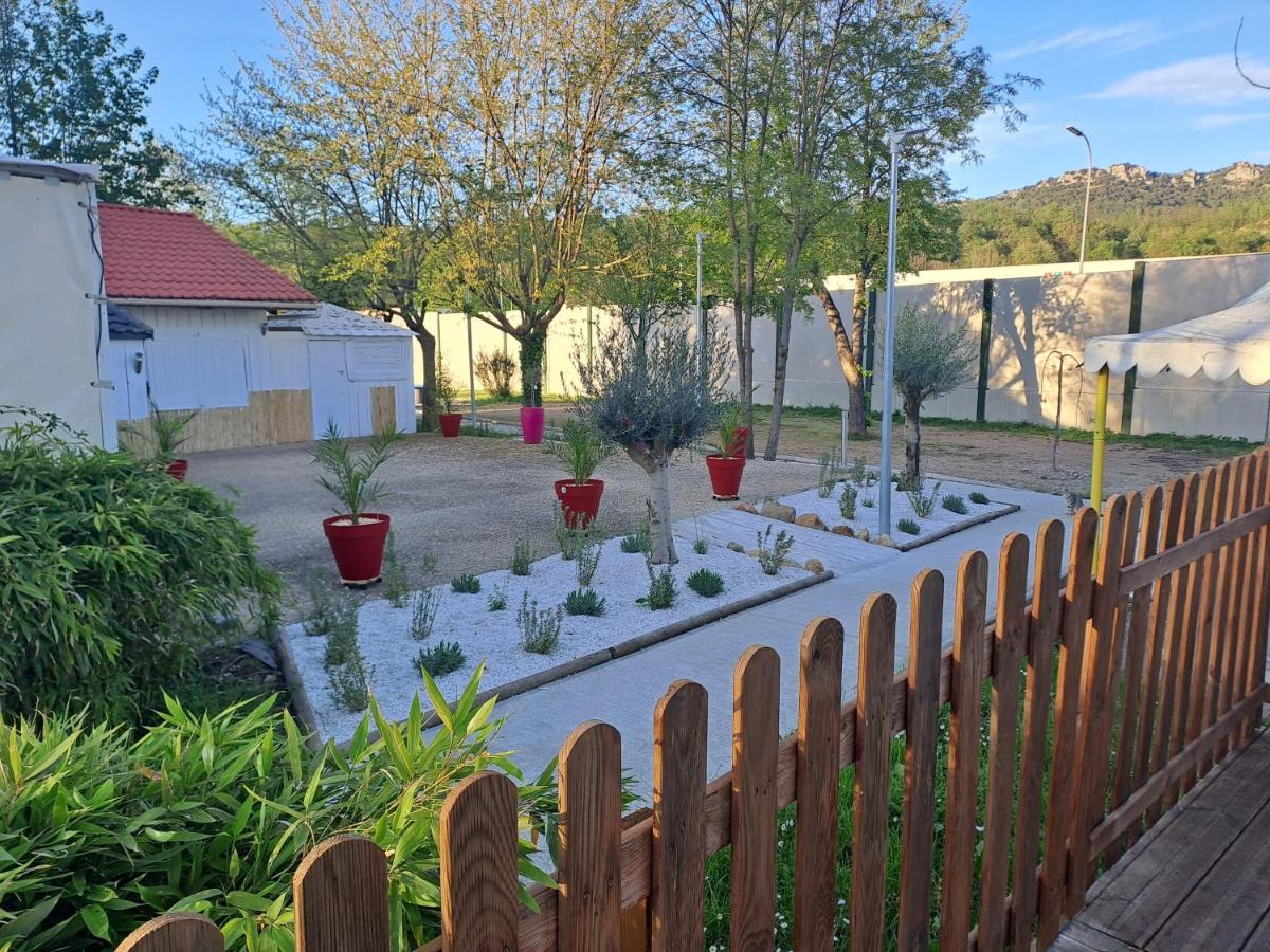 Hotel Chalet Pour 5 Personnes Equipe Sur Emplacement Privatif Dans Camping 4 Etoiles Appartenant Et Gere Par Un Particulier Foix Exteriér fotografie