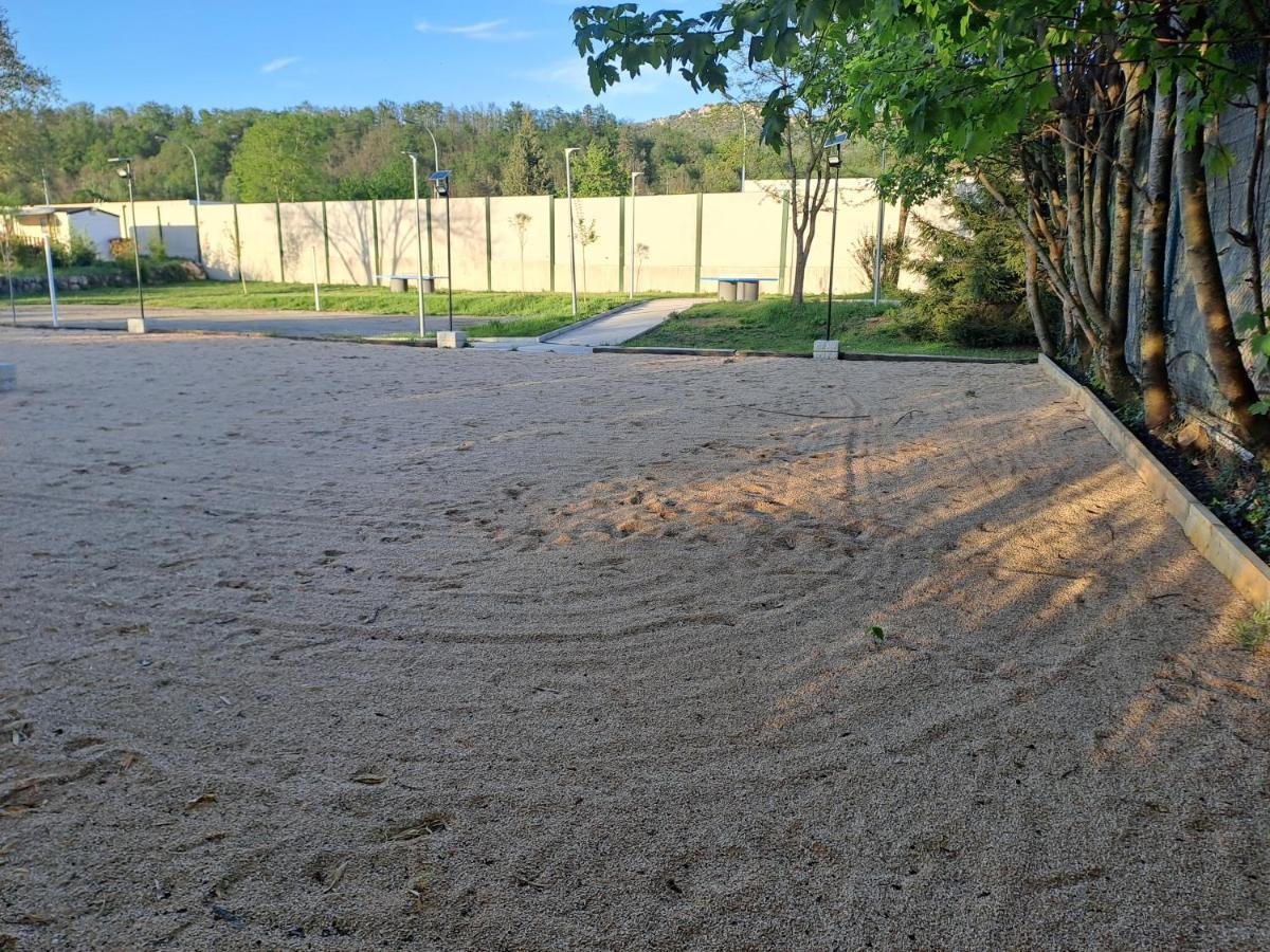 Hotel Chalet Pour 5 Personnes Equipe Sur Emplacement Privatif Dans Camping 4 Etoiles Appartenant Et Gere Par Un Particulier Foix Exteriér fotografie