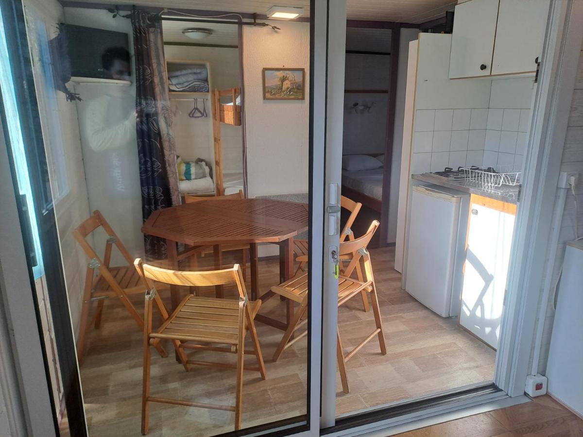 Hotel Chalet Pour 5 Personnes Equipe Sur Emplacement Privatif Dans Camping 4 Etoiles Appartenant Et Gere Par Un Particulier Foix Exteriér fotografie